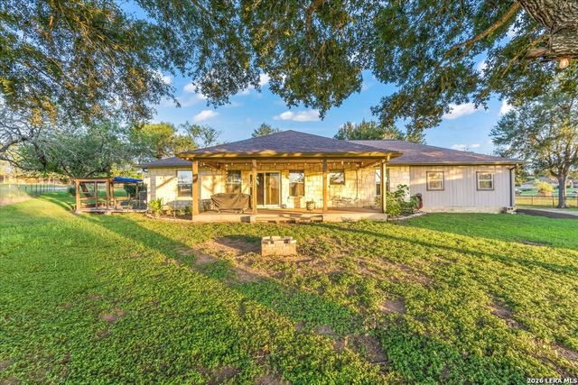 155 COUNTRY GDNS, La Vernia, TX 78121