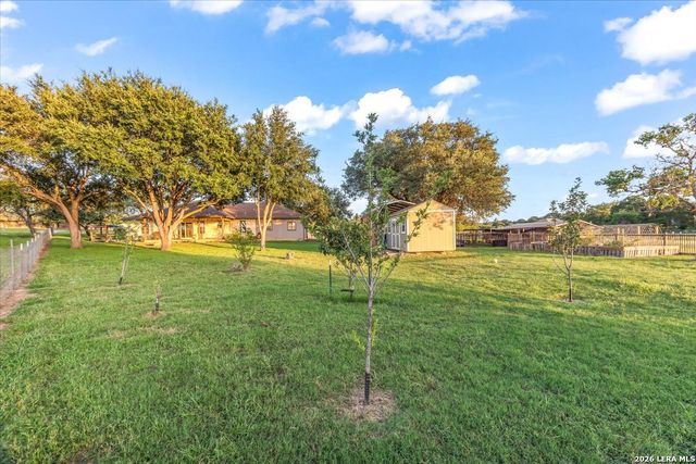 155 COUNTRY GDNS, La Vernia, TX 78121