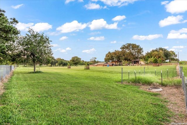 155 COUNTRY GDNS, La Vernia, TX 78121