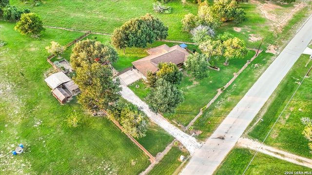 155 COUNTRY GDNS, La Vernia, TX 78121