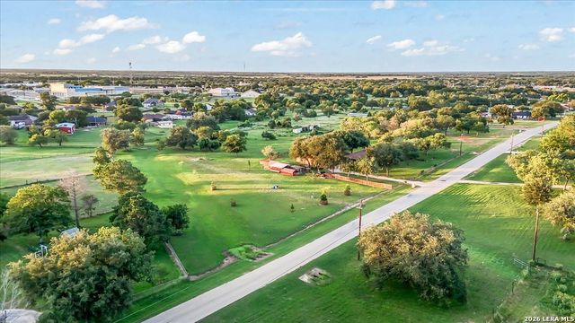 155 COUNTRY GDNS, La Vernia, TX 78121