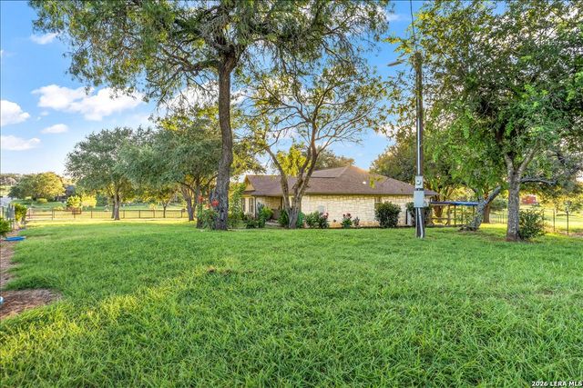 155 COUNTRY GDNS, La Vernia, TX 78121