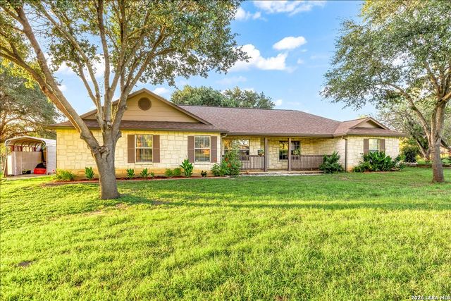 155 COUNTRY GDNS, La Vernia, TX 78121