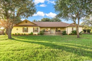 155 COUNTRY GDNS, La Vernia, TX 78121