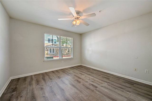 1725 Harvey Mitchell S 1812, College Station, TX 77840