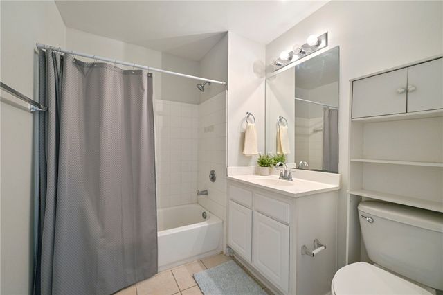 1725 Harvey Mitchell S 1812, College Station, TX 77840