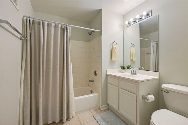 1725 Harvey Mitchell S 1812, College Station, TX 77840
