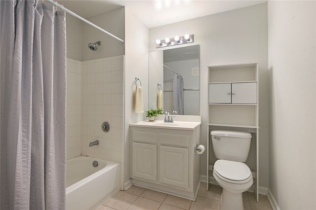 1725 Harvey Mitchell S 1812, College Station, TX 77840