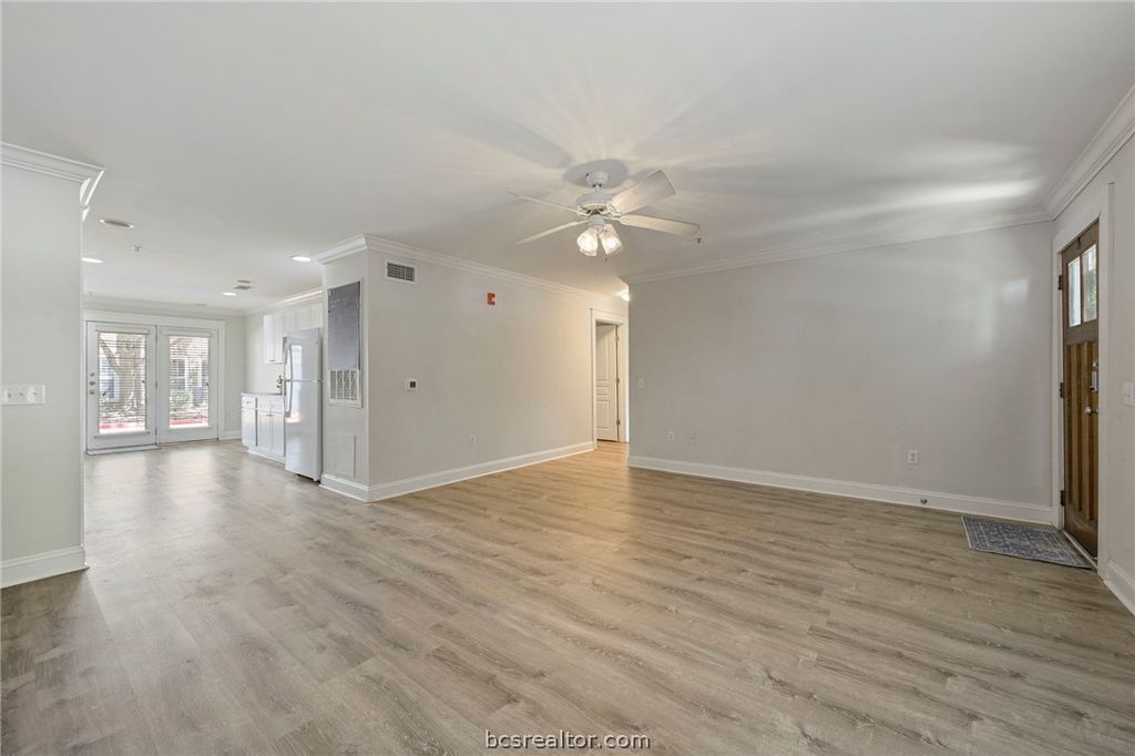 1725 Harvey Mitchell S 1812, College Station, TX 77840