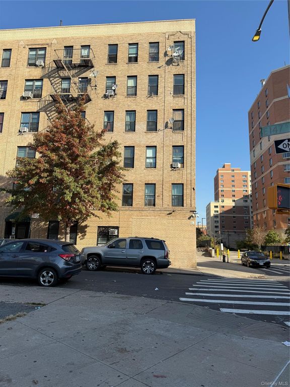 823 E 147th St 26, Bronx, NY 10455 — photo 2