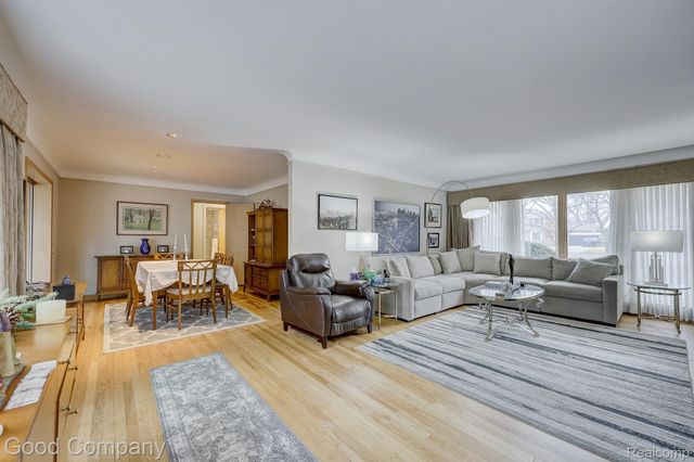 1557 Lochmoor Boulevard, Grosse Pointe, MI 48236