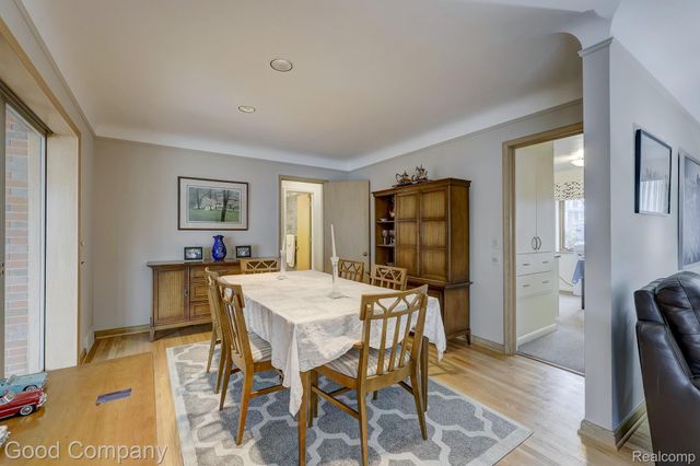 1557 Lochmoor Boulevard, Grosse Pointe, MI 48236