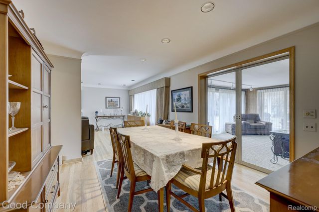 1557 Lochmoor Boulevard, Grosse Pointe, MI 48236