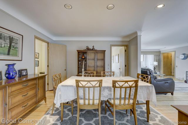 1557 Lochmoor Boulevard, Grosse Pointe, MI 48236