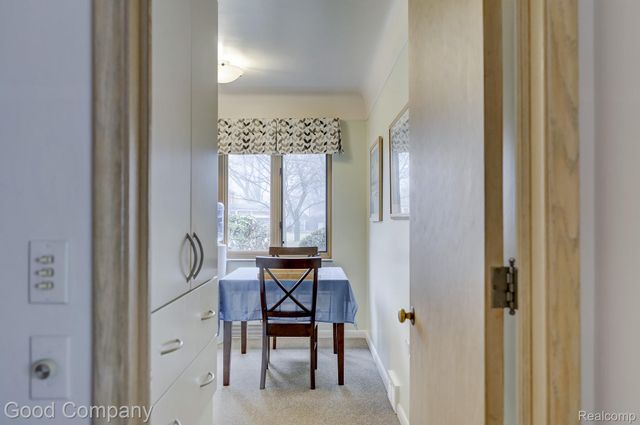 1557 Lochmoor Boulevard, Grosse Pointe, MI 48236