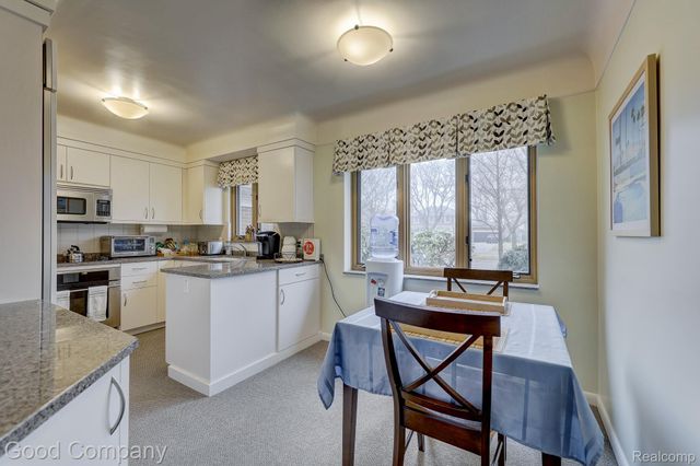 1557 Lochmoor Boulevard, Grosse Pointe, MI 48236