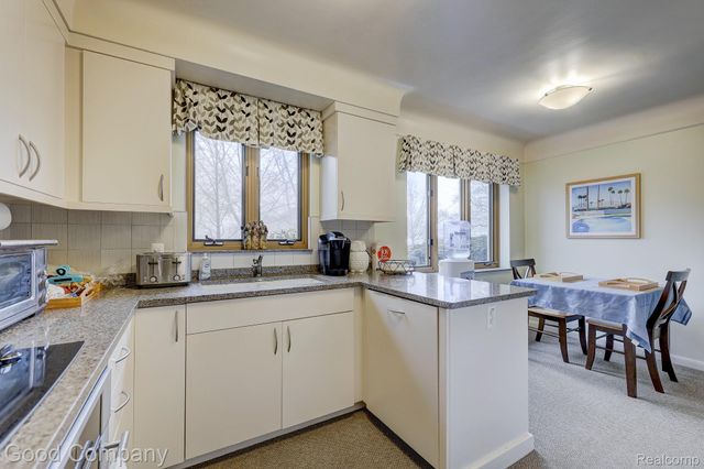 1557 Lochmoor Boulevard, Grosse Pointe, MI 48236