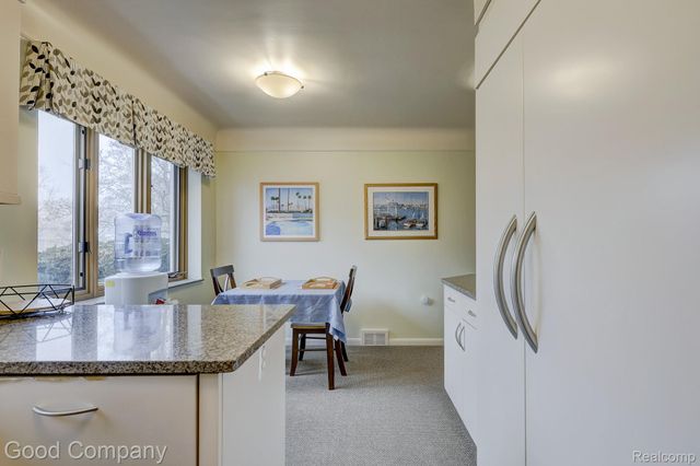 1557 Lochmoor Boulevard, Grosse Pointe, MI 48236