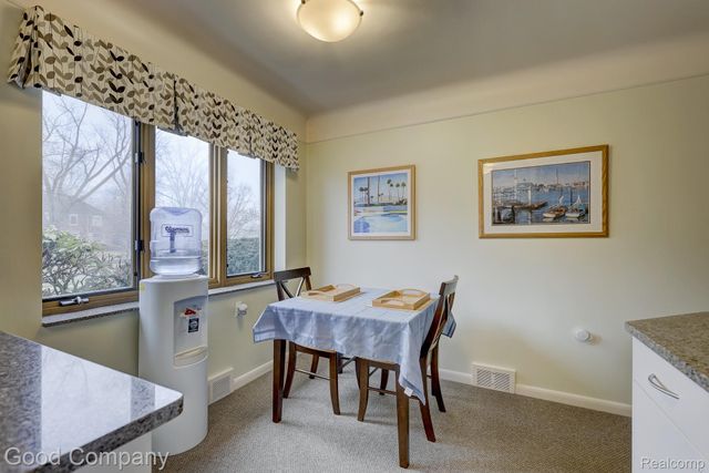 1557 Lochmoor Boulevard, Grosse Pointe, MI 48236