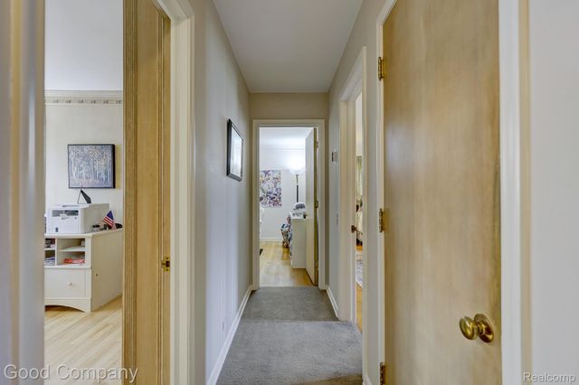 1557 Lochmoor Boulevard, Grosse Pointe, MI 48236