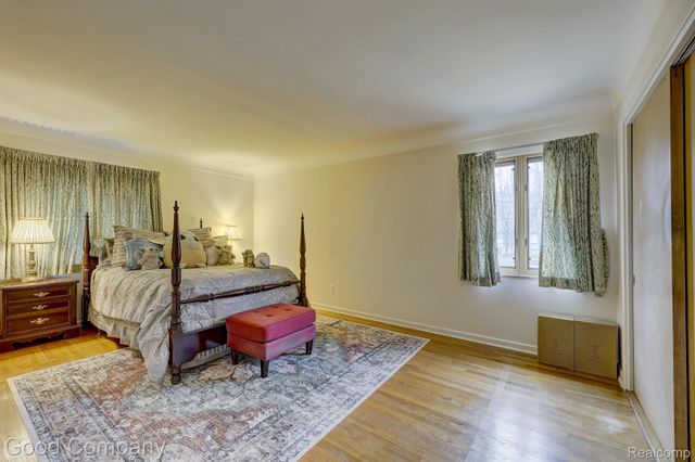 1557 Lochmoor Boulevard, Grosse Pointe, MI 48236