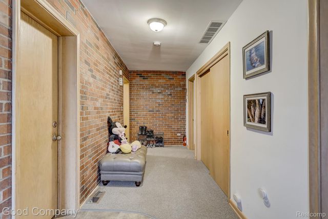 1557 Lochmoor Boulevard, Grosse Pointe, MI 48236