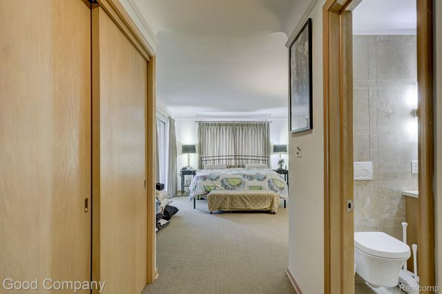 1557 Lochmoor Boulevard, Grosse Pointe, MI 48236