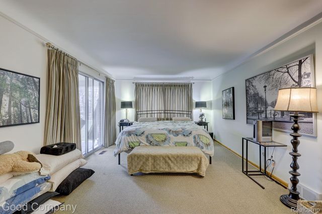 1557 Lochmoor Boulevard, Grosse Pointe, MI 48236