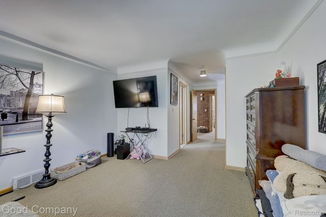 1557 Lochmoor Boulevard, Grosse Pointe, MI 48236