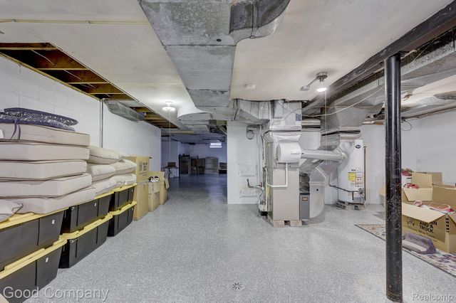 1557 Lochmoor Boulevard, Grosse Pointe, MI 48236