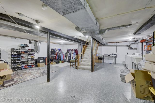 1557 Lochmoor Boulevard, Grosse Pointe, MI 48236