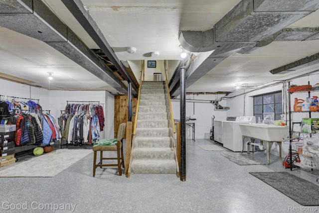 1557 Lochmoor Boulevard, Grosse Pointe, MI 48236