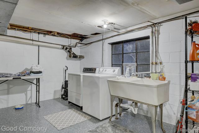 1557 Lochmoor Boulevard, Grosse Pointe, MI 48236