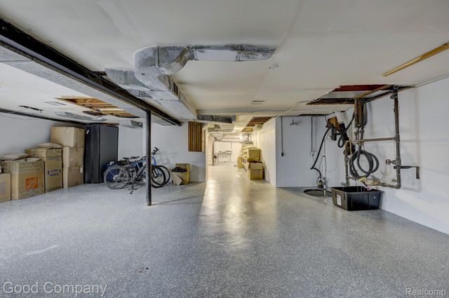 1557 Lochmoor Boulevard, Grosse Pointe, MI 48236