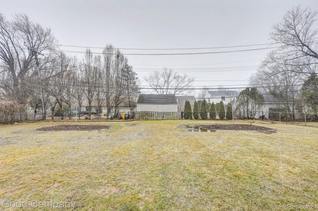 1557 Lochmoor Boulevard, Grosse Pointe, MI 48236