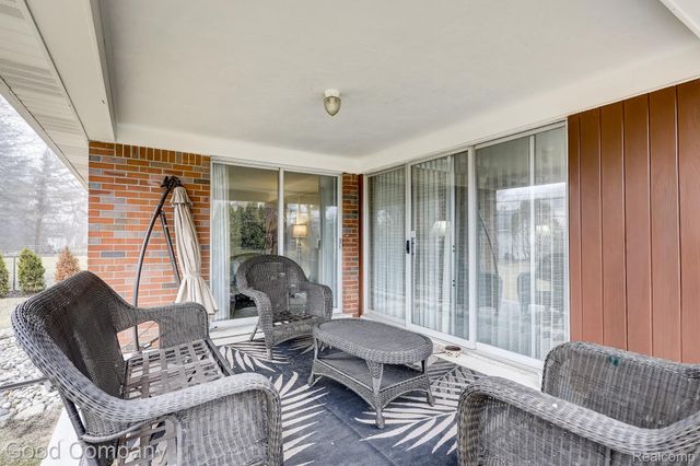 1557 Lochmoor Boulevard, Grosse Pointe, MI 48236