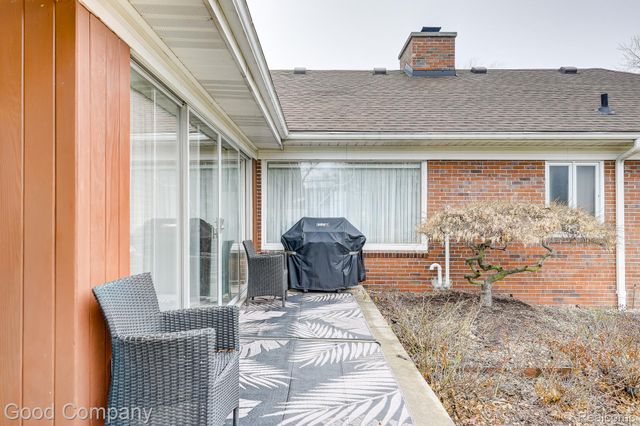 1557 Lochmoor Boulevard, Grosse Pointe, MI 48236