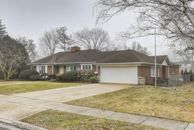 1557 Lochmoor Boulevard, Grosse Pointe, MI 48236