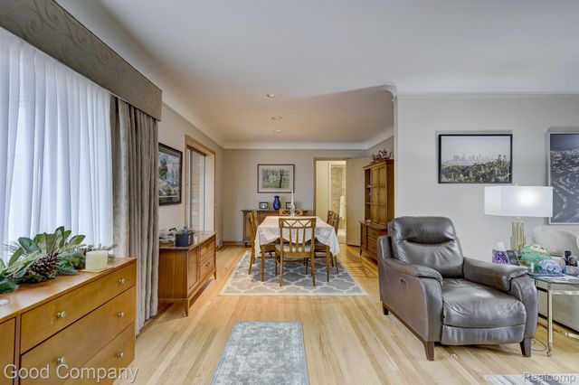 1557 Lochmoor Boulevard, Grosse Pointe, MI 48236