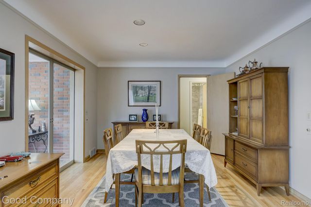 1557 Lochmoor Boulevard, Grosse Pointe, MI 48236