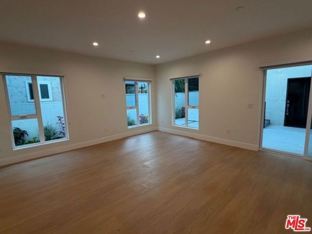 5191 5193 Lindley Avenue, Tarzana, CA 91356