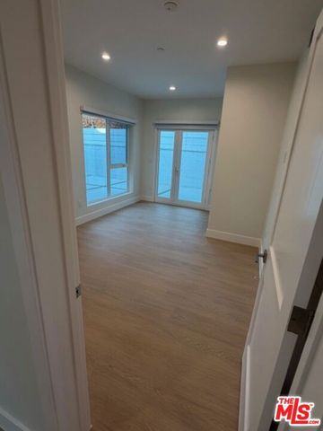 5191 5193 Lindley Avenue, Tarzana, CA 91356