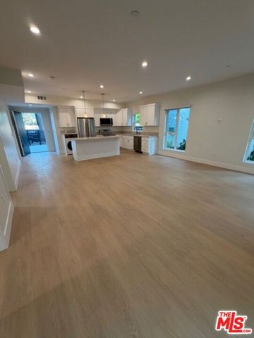 5191 5193 Lindley Avenue, Tarzana, CA 91356