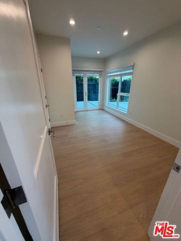 5191 5193 Lindley Avenue, Tarzana, CA 91356