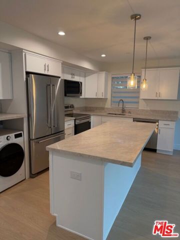 5191 5193 Lindley Avenue, Tarzana, CA 91356