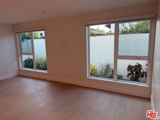 5191 5193 Lindley Avenue, Tarzana, CA 91356