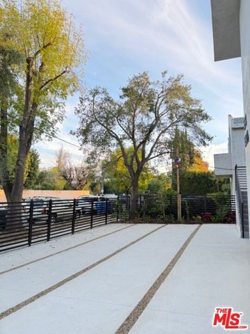 5191 5193 Lindley Avenue, Tarzana, CA 91356