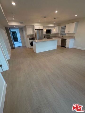 5191 5193 Lindley Avenue, Tarzana, CA 91356