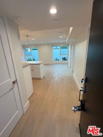 5191 5193 Lindley Avenue, Tarzana, CA 91356