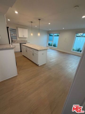 5191 5193 Lindley Avenue, Tarzana, CA 91356